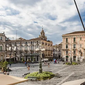 La Di Piazza Dell'universita Catania